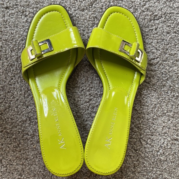 Anne Klein “Laurel” chartreuse green kitten heel sandals - Picture 3 of 9